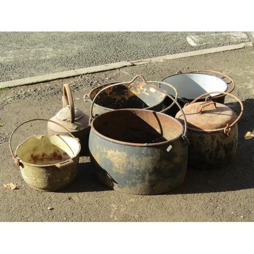 2160 - An antique cast iron cauldron/tub with rounded bottom and simple flared rim (cracked) 50 cm diameter... 