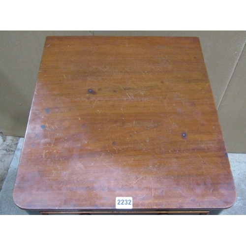 2232 - A Victorian mahogany pedestal fitted with 4 long graduated drawers with well-matched flame veneers, ... 