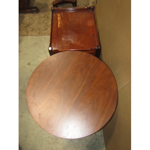 2331 - Two reproduction Victorian style mahogany pedestal occasional tables with circular tops, (varying de... 