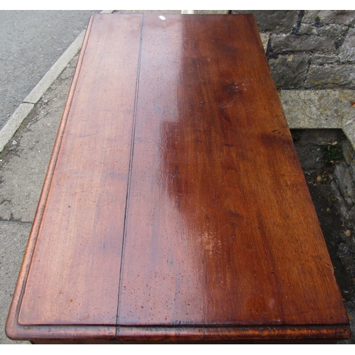 2684 - A Georgian walnut chest of three long and two short drawers on bracket supports, 98cm wide x 89cm hi... 