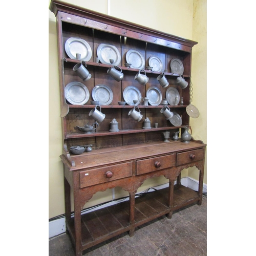 2744 - Georgian oak pot board dresser, with three frieze drawers and plate rack with boarded back and three... 