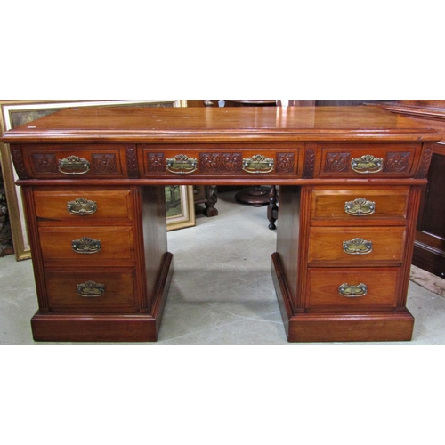 2336 - A late Victorian/Edwardian walnut kneehole twin pedestal desk fitted with nine frieze drawers, 138 c... 