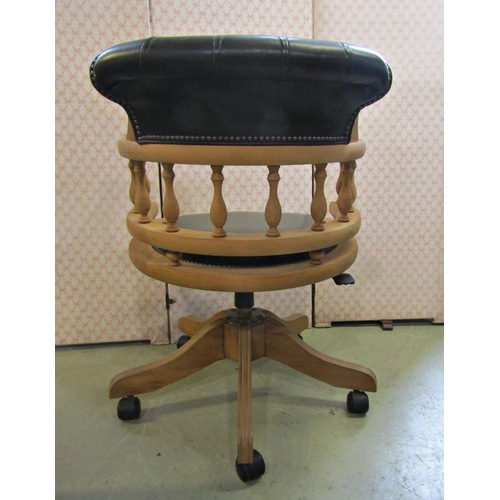 2348 - A reproduction swivel captains style office desk chair with green leather upholstered pad seat and b... 