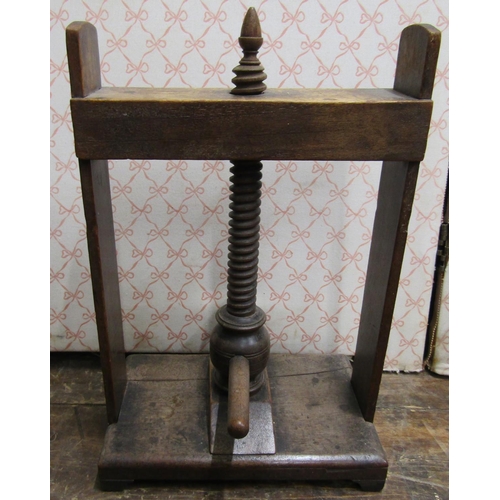 2738 - Small Georgian mahogany table top press, 36cm high