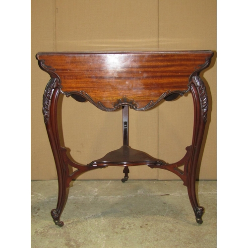 2461 - An Edwardian mahogany drop leaf triangular occasional/corner table raised on scrolled cabriole suppo... 