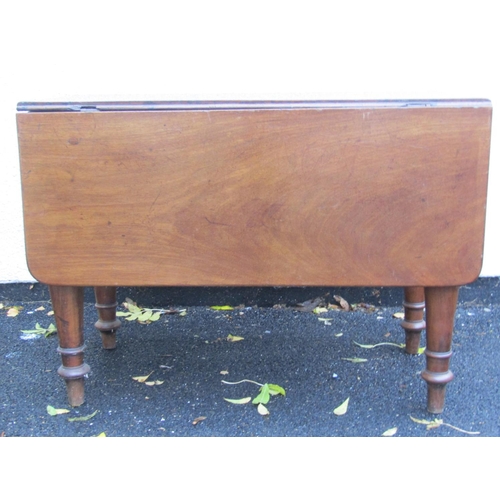 2589 - A Georgian mahogany Pembroke table with single drawer, 86cm long, together with a 19th century dinin... 