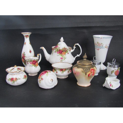 1051a - Mixed china to include a Coalport Cinque Ports goblet, limited edition 1/500 with box and certificat... 