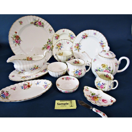 1094 - A collection of Worcester Roanoke floral dinner and tea wares