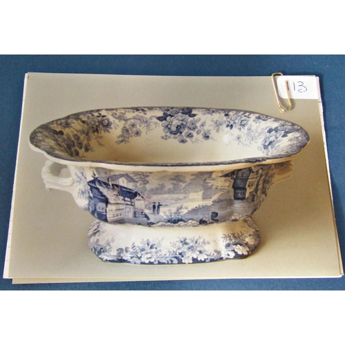 1025 - A 19th century Minton Genovese patterned blue and white transfer ware oval bowl, with loop handles o... 