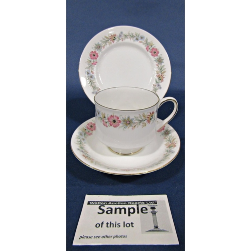 1047 - A miscellaneous collection to include a Paragon Rosamunda tea cups and saucers, Doulton Poppy patter... 