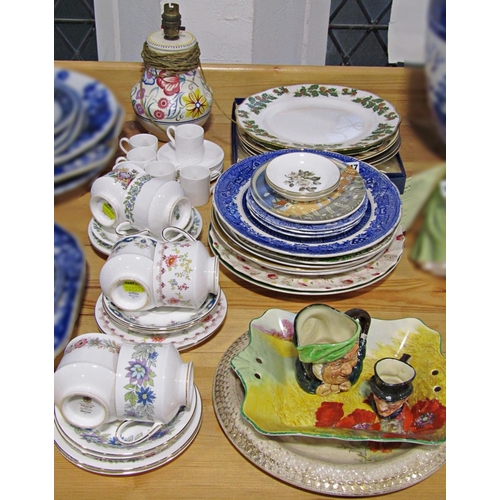 1047 - A miscellaneous collection to include a Paragon Rosamunda tea cups and saucers, Doulton Poppy patter... 