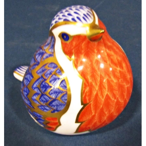 1089 - A Crown Derby figure of a Robin, with gold stamp