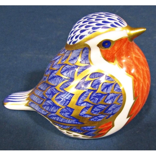 1089 - A Crown Derby figure of a Robin, with gold stamp