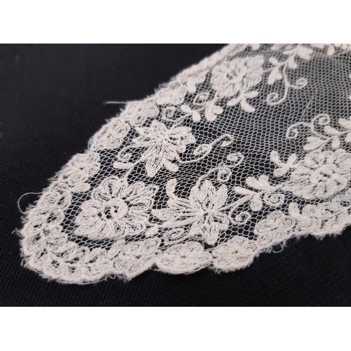 1610 - 4 items of late 19th/ early 20th lacework including 2 lace fichous of floral design over netting, a ... 