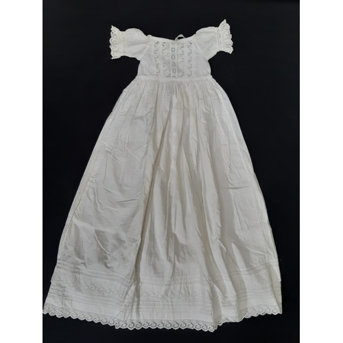 1609 - Baby clothing from late 19th/ mid 20th century including 7 good quality baby gowns, with various des... 