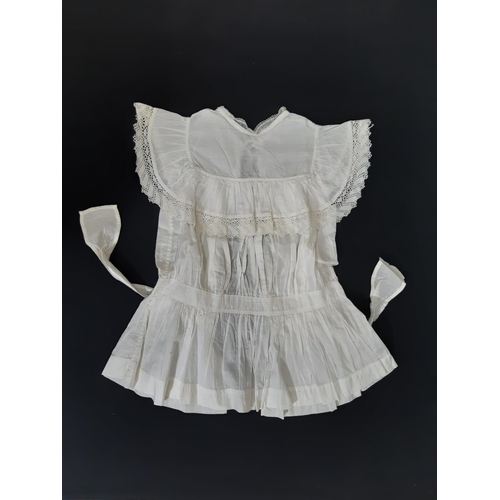 1609 - Baby clothing from late 19th/ mid 20th century including 7 good quality baby gowns, with various des... 