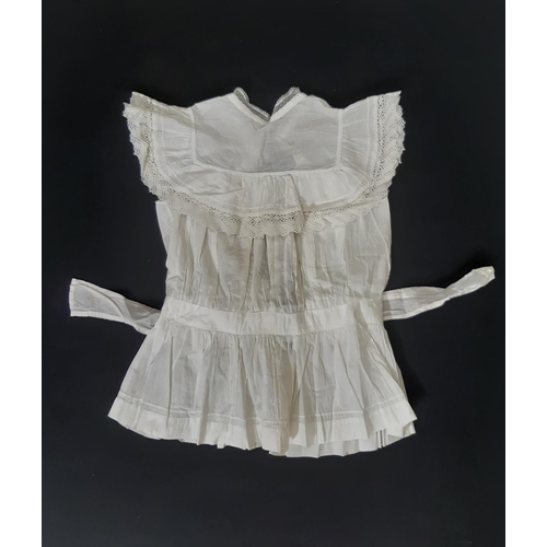 1609 - Baby clothing from late 19th/ mid 20th century including 7 good quality baby gowns, with various des... 