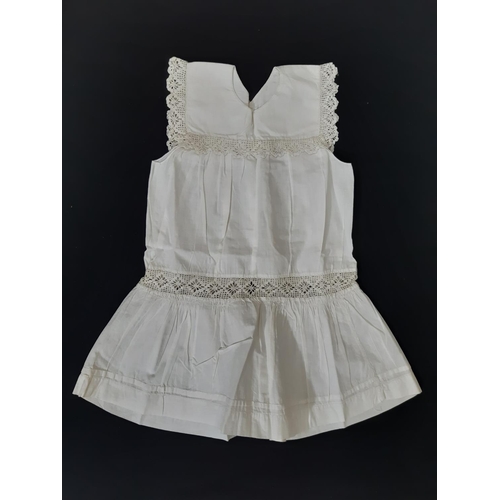 1609 - Baby clothing from late 19th/ mid 20th century including 7 good quality baby gowns, with various des... 