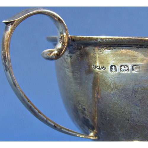 1213 - A silver dish bearing a dedication to the rim for the Parliamentary General Victory in 1959, London ... 