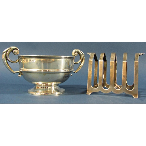 1264 - A silver late Victorian double handled trophy with scrolled handles, Birmingham 1898, maker J W and ... 