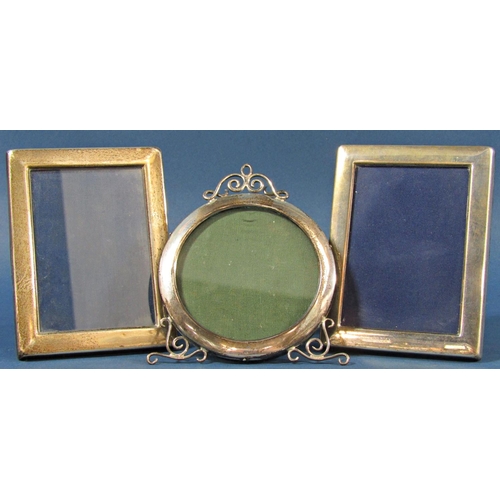 1267 - A pair of small rectangular silver photo frames Sheffield 1984 maker Francis Howard, opening 8.5 cm ... 