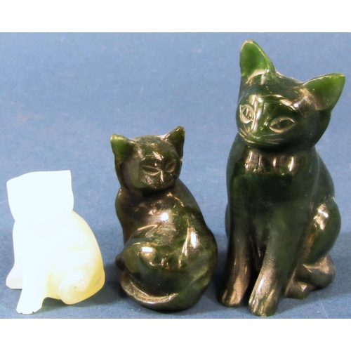 1141 - A collection of glass and crystal cats in various positions.