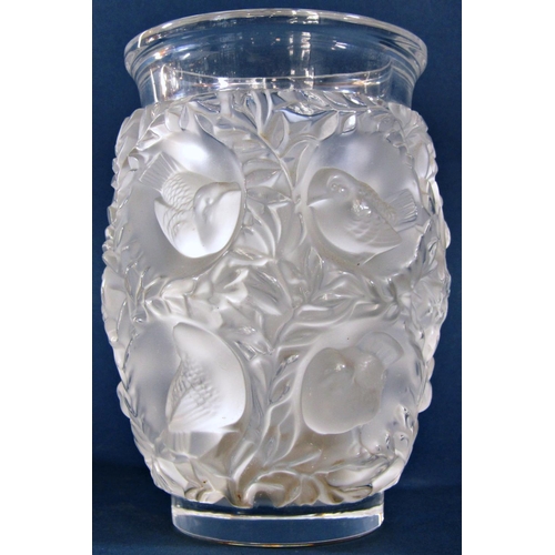 1146 - A Lalique Bagatelle frosted and clear crystal glass vase, engraved signature Lalique R France to the... 