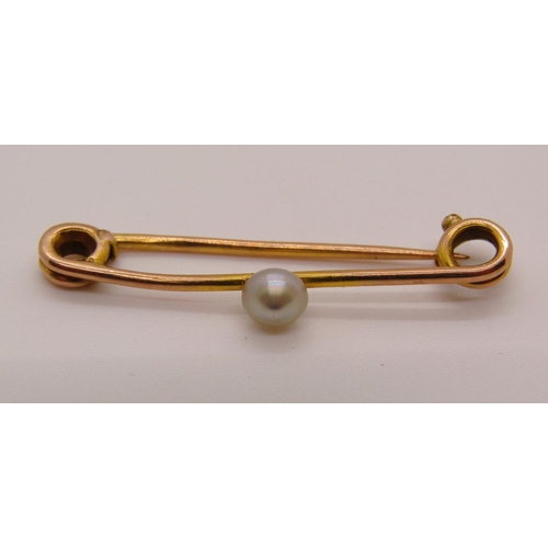 1311 - Collection of 9ct pearl jewellery comprising a ring, a brooch inscribed '1906', a long multi-tone pe... 