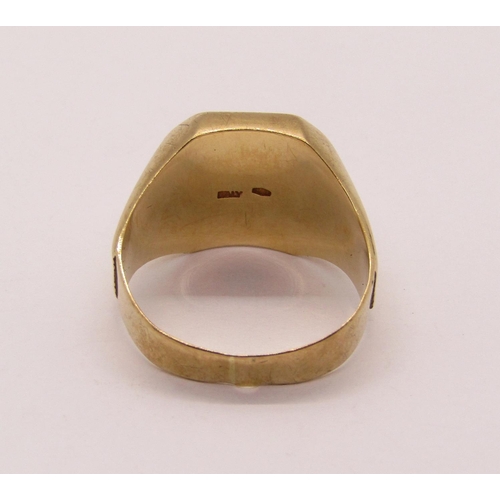 1317 - Italian 9ct signet ring with engraved initials 'F.A.G', 5g