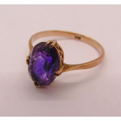 1319 - Edwardian 9ct amethyst ring, 1.8g, together with a section of yellow metal chain, 3.9g (2)