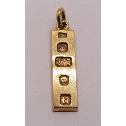 1347 - 9ct ingot pendant, maker 'WD', London 2001, 3.4g