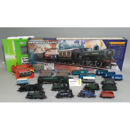 358 - Large collection of 00 gauge model railway items including a boxed electric train set GWR Mixed Traf... 