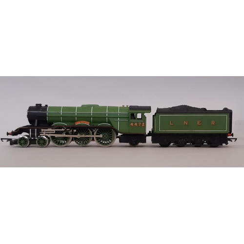 388 - Hornby 00 gauge model railway items comprising boxed GWR Deans Goods locomotive R2064, 'The Flying S... 