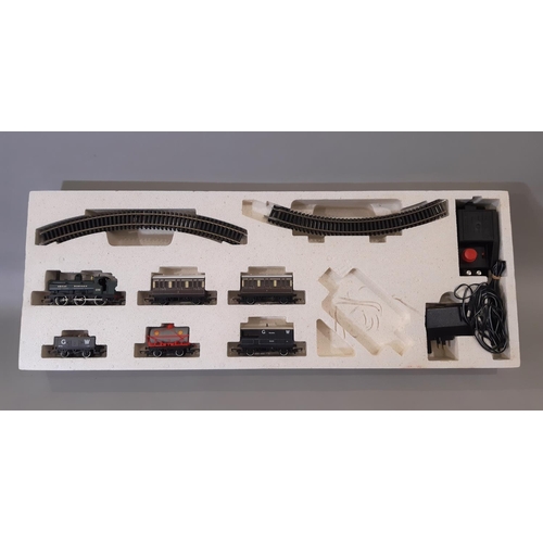 358 - Large collection of 00 gauge model railway items including a boxed electric train set GWR Mixed Traf... 