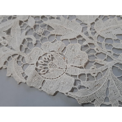 1583 - Collection of mixed textiles including early 20th century lacework collars, lengths of lace, crochet... 