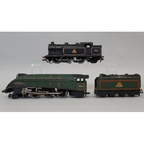 333 - Collection of unboxed 00 gauge Hornby  railway items including 4-6-2 'Mallard' locomotive with tende... 