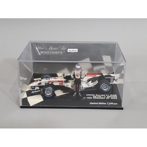 346 - 18 boxed Formula 1 racing cars by Minichamps (Paul's Model Art), all 1:43 scale displaying vehicles ... 