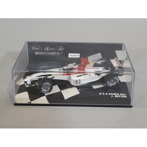 346 - 18 boxed Formula 1 racing cars by Minichamps (Paul's Model Art), all 1:43 scale displaying vehicles ... 