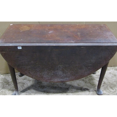 2201 - A Georgian mahogany oval drop leaf pad foot dining table 110 cm wide x 132 cm (open) together with a... 