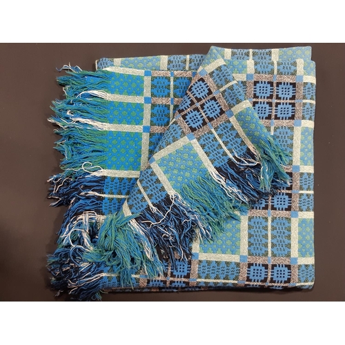 1582 - Good quality Welsh blanket with reversible double weave, in blue, green, white and black colours, 2.... 