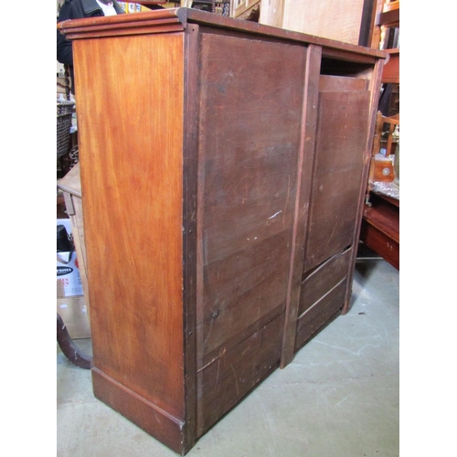 2264 - A Victorian mahogany bedroom chest of three long and two short graduated drawers with flower head gl... 