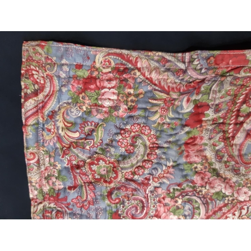 1596 - Impressive vintage quilt, reversible in cotton paisley prints, quilted in running stitch and with sh... 