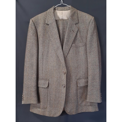 1598 - 3 items of good quality Men's tweed clothing comprising 'Norton Field Sports' jacket by Boss & Co (G... 