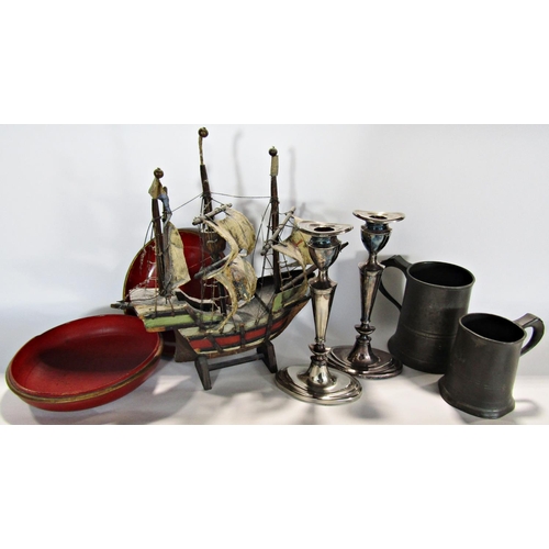 1652 - A mixed selection of copper and brassware including brass kettle on stand, copper kettle, a copper s... 