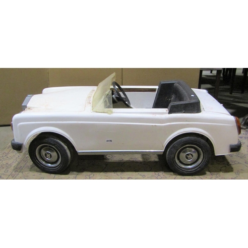 2176 - A Child's battery powered scale model toy pedal type car in the form of a Rolls Royce (lacks battery... 