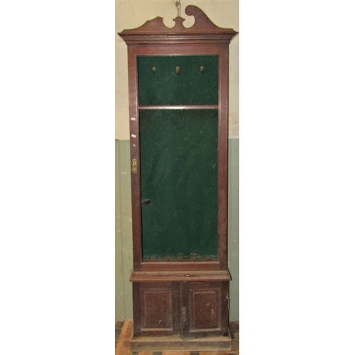 2105 - An Edwardian mahogany gun cabinet floorstanding and enclosed by a three quarter length rectangular o... 