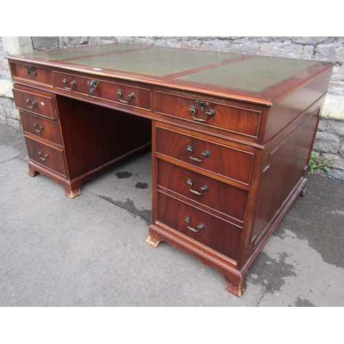 2789 - A reproduction Georgian mahogany writing desk with eight drawers, the top with inset olive green lea... 