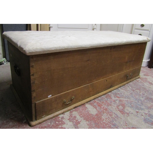 2622 - A Victorian pine mule chest with upholstered and rising lid over a single frieze drawer, 150 cm leng... 