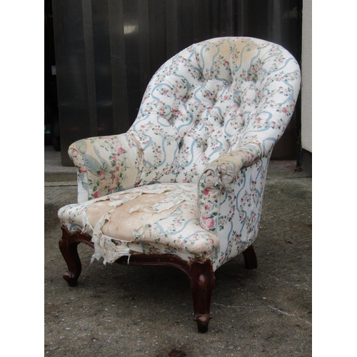 2641A - A Victorian button back drawing room chair on scrolled cabriole supports