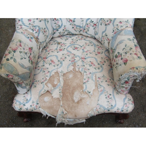 2641A - A Victorian button back drawing room chair on scrolled cabriole supports